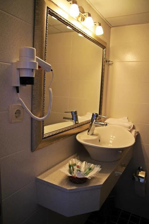 Ileri Hotel & Apartments เซสเม ภายนอก รูปภาพ